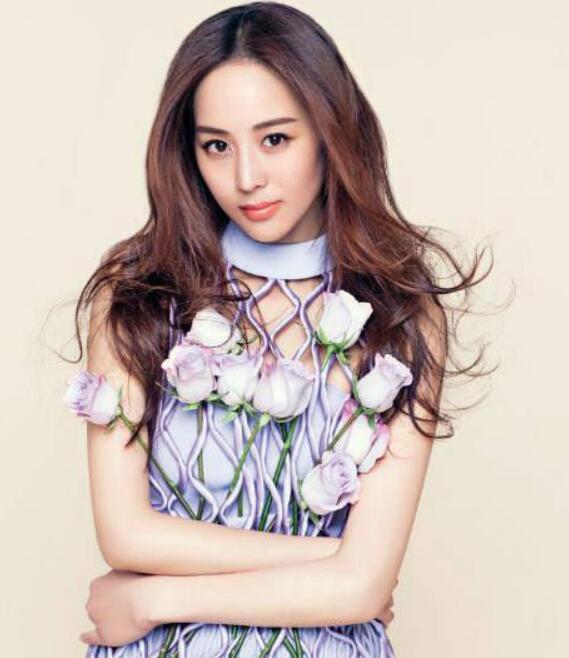 娱乐吃瓜女艺人喜欢显摆,揭秘娱乐圈“吃瓜女艺人”的显摆人生